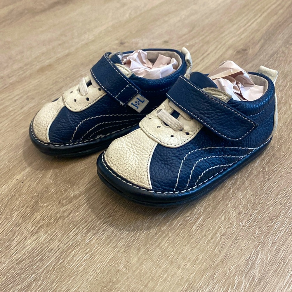 Pre-owned: Jack & Lily Boys Navy | White Shoes size: 12-18 Months